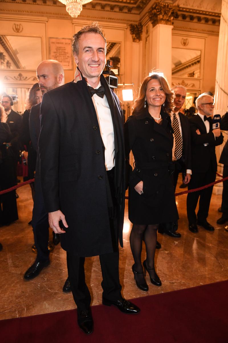 Politici, personaggi del mondo della cultura e dello spettacolo, capitani d'azienda, banchieri, e manager di punta delle principali aziende del Paese. Come ogni anno, la Prima della Scala e' il momento anche per vedere riuniti in un'unica occasione e nello stesso posto le persone piu' influenti e in vista della nazione, a partire ovviamente dal Capo dello Stato, Sergio Mattarella. Al suo fianco, nel palco Reale del Piermarini trovano posto la presidente del Senato, Maria Elisabetta Casellati, il ministro della Cultura, Alberto Bonisoli, il prefetto di Milano, Renato Saccone, il presidente della regione Lombardia, Attilio Fontana, il sindaco del capoluogo lombardo, Giuseppe Sala, con la compagna Chiara Bazoli. Restando ai politici, in questo caso di tecnici prestati alla politica, in sala troviamo anche il ministro dell'Economia, Giovanni Tria. A vedere l''Attila' del maestro Verdi, interpretata dal direttore Riccardo Chailly, tanti 'big' del mondo dell'imprenditoria e della finanza italiani: dai vertici di Intesa Sanpaolo, Carlo Messina, Gian Maria Gros Pietro, Giovanni Bazoli, al patron della Brembo, Alberto Bombassei. Sono presenti inoltre, il presidente di Assolombarda, Carlo Bonomi, il presidente di Mediaset, Fedele Confalonieri, la presidente di Eni Emma Marcegaglia, Carlo Presenti, Massimo Tononi della Cdp, Carlo Sangalli, il ceo di Vivendi, Arnaud de Puyfontaine. Passando infine al mondo della cultura e dello spettacolo, senza dimenticare la senatrice a vita Adriana Segre, alla prima della Scala sono venuti l'avvocato Paola Severino, la presidente dell'Accademia di Brera, Livia Pomodoro, Carla Fracci, lo chef Davide Oldani.