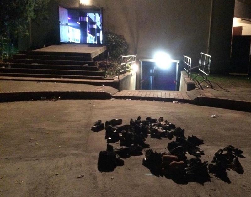 Tragedia discoteca Corinaldo, le immagini dopo la tragedia Nella foto: il locale Lanterna azzurra in provincia di Ancona, dopo la tragedia, la porta da dove sono usciti i ragazzi e poi caduti Tragedia discoteca Corinaldo, le immagini dopo la tragedia Nella foto: il locale Lanterna azzurra in provincia di Ancona, dopo la tragedia, la porta da dove sono usciti i ragazzi e poi caduti