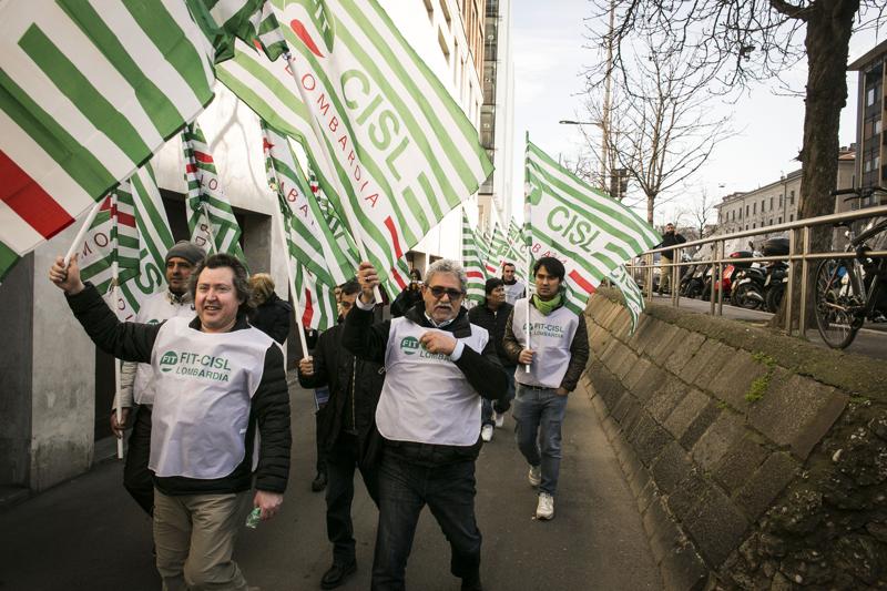 Amazon: a Milano la protesta dei driver Amazon: a Milano la protesta dei driver