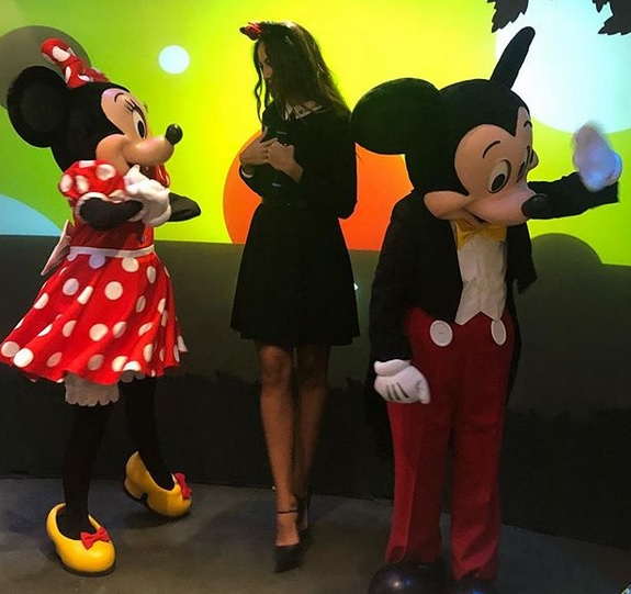 Madalina Ghenea alla festa per i 90 anni di Topolino Madalina Ghenea alla festa per i 90 anni di Topolino