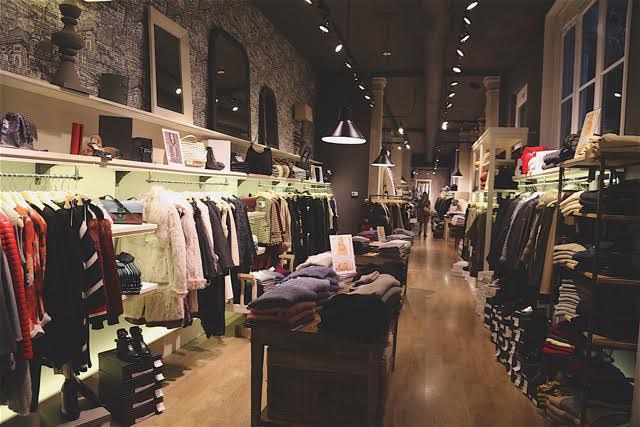 MATIA'S FASHION OUTLET Nell'universo mondo dell'outlet, Matia's è il posto dove trovare l'affare. I negozi Matia's sono situati in varie zone della città: in piazza Mirabello, in Corso Venezia, in corso Magenta e in via Balzan (angolo Solferino) con il negozio dedicato ai bimbi. ARMANI, D&G, ASPESI, ALBERTA FERRETTI, ROBERTO CAVALLI, RALPH LAUREN sono solo alcuni dei brand tutti da provare!
