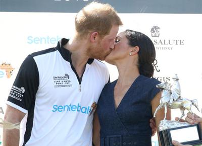 Meghan Harry polo bacio