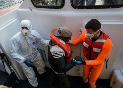 Migranti, Alarm Phone: gommone in difficoltà soccorso da Malta