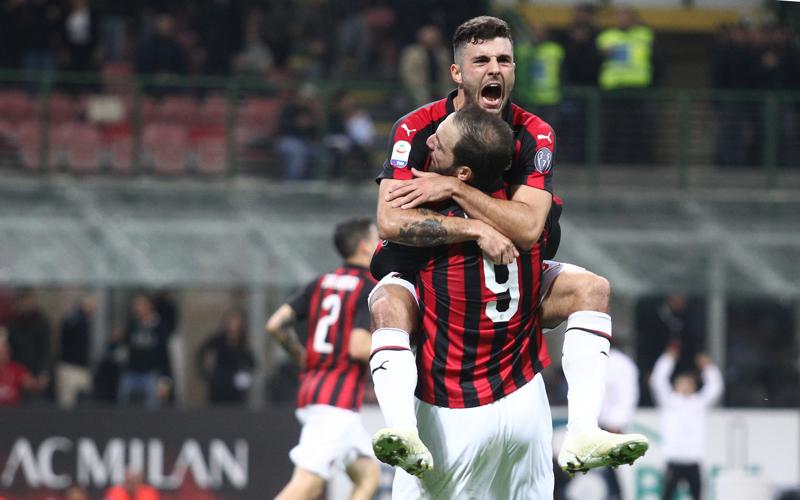 Cutrone e Higuain (foto Lapresse) Cutrone e Higuain (foto Lapresse)