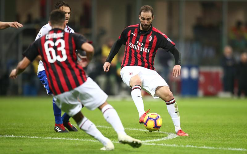 Cutrone e Higuain (foto Lapresse) Cutrone e Higuain (foto Lapresse)
