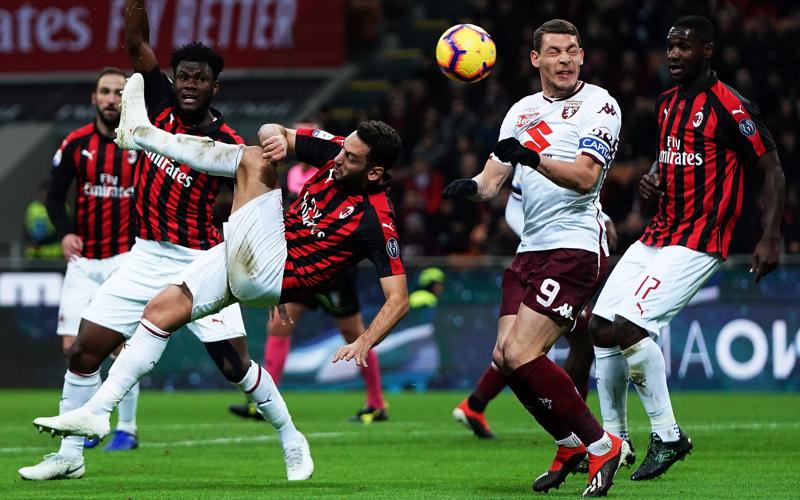 Calhanoglu-Belotti (foto Lapresse) Calhanoglu-Belotti (foto Lapresse)