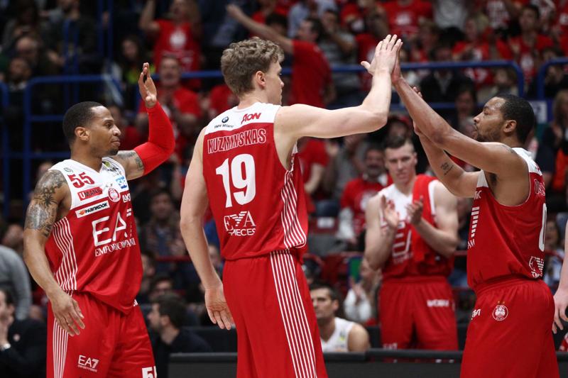 Kuzminskas, Jerrells e Goudelock (foto Lapresse) Kuzminskas, Jerrells e Goudelock (foto Lapresse)