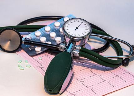 Ipertensione nascosta: ore alla scrivania portano a pressione alta al lavoro