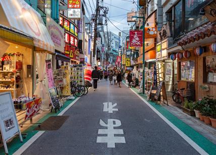 Tokyo tutto l'anno, canto al tempo ritrovato negli interstizi della  città-bambina 