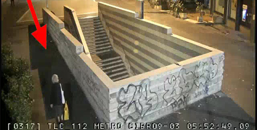 Rapina anziana signora e le rompe il femore video