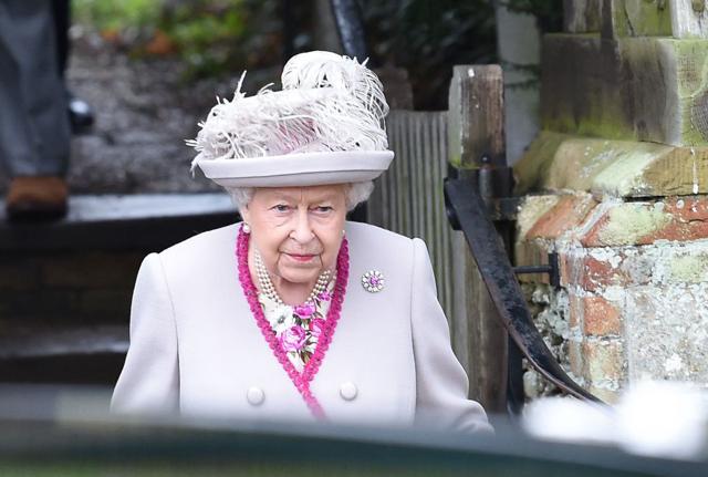 Brexit, la Regina benedice Johnson: "Priorità è il leave entro gennaio"