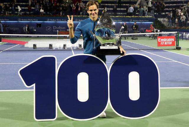 ROGER FEDERER (foto Lapresse) ROGER FEDERER (foto Lapresse)