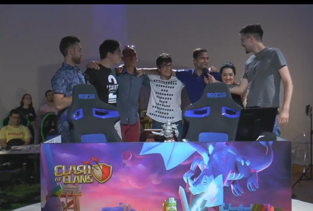 Il clan Figliocci Club vince il torneo italiano di Clash of Clans alla Samsung Arena, a Milano Il clan Figliocci Club vince il torneo italiano di Clash of Clans alla Samsung Arena, a Milano
