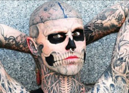 Zombie Boy si è suicidato: l'uomo più tatuato del mondo muore a 32 anni