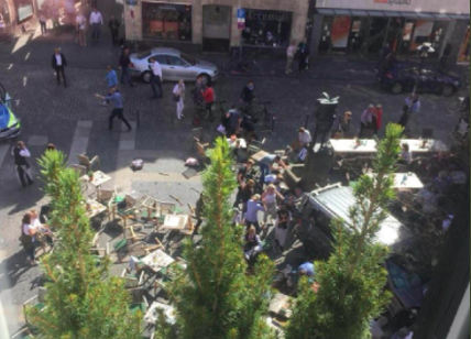 Germania, camion sulla folla: 3 morti e 20 feriti nella città di Muenster