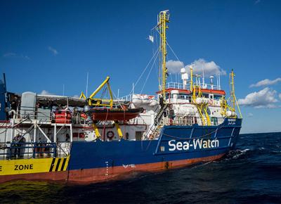 sea watch migranti ape3