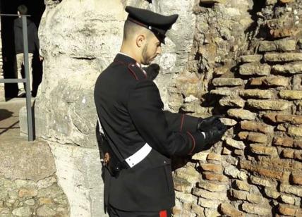 Colosseo sfregiato: turista indiano ruba un mattone e lo nasconde in tasca