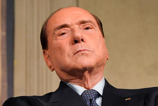 SCHIAFFO 5 - Silvio Berlusconi, leader di Forza Italia. Sparito mentre il partito affonda? SCHIAFFO 5 - Silvio Berlusconi, leader di Forza Italia. Sparito mentre il partito affonda?