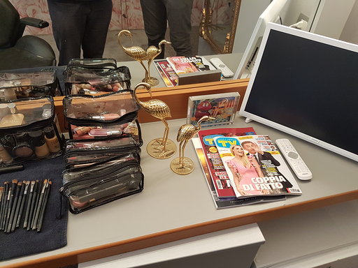 Striscia la Notizia, il camerino di Michelle Hunziker Striscia la Notizia, il camerino di Michelle Hunziker