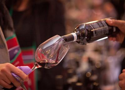 TreBicchieri vino ape