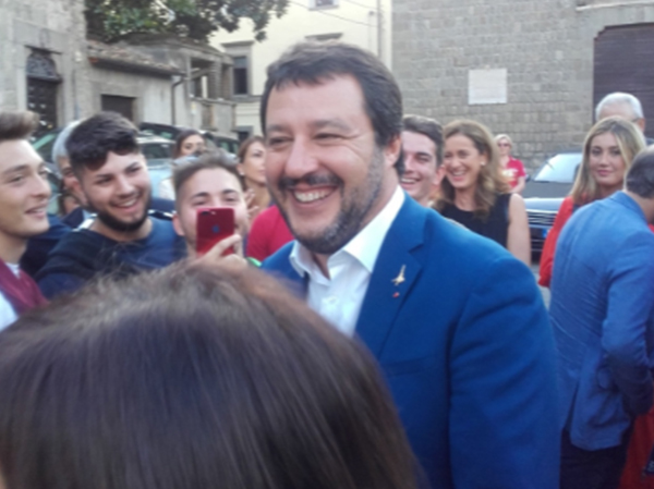 (Salvini all’arrivo in Piazza del Gesù – VT) - Di Mirko Crocoli