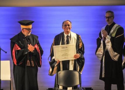 Iulm, diploma ad honorem a Roberto Vecchioni