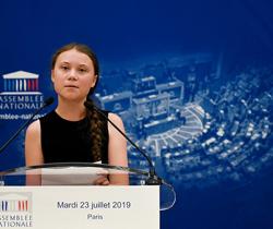 Francia, Greta Thunberg parla all’assemblea nazionale a Parigi