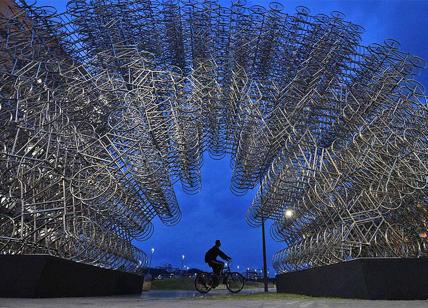 L'installazione Forever Cycles dell'artista cinese Ai Weiwei a Rio de Janeiro