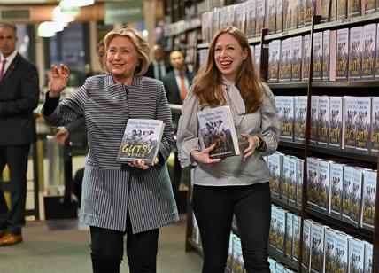 Hillary e Chelsea Clinton presentano il loro libro dal titolo Gutsy women