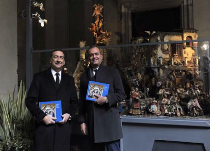 Sala e De Magistris accendono il presepe di Natale a Palazzo Marino