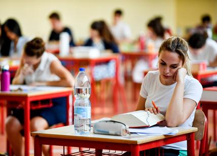 Scuola: alle superiori abbandoni record, 1 su 4 non arriva alla maturità