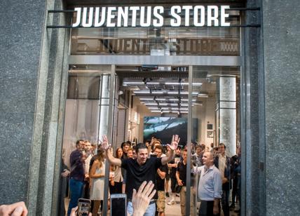 Juventus, Gianluigi Buffon all'inaugurazione del nuovo Flagship Store a Milano