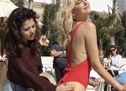 Chiara Ferragni in Sicilia per uno shooting. In mostra il lato b. FOTO