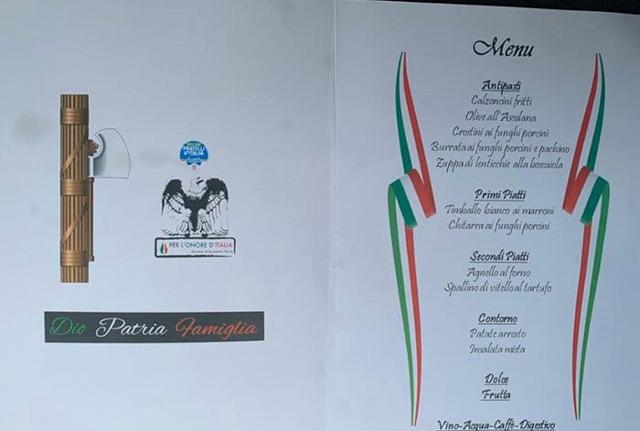 Foto di Francesco Anania. Il menù della cena che commemora la marcia su Roma con il simbolo di Fratelli d'Italia Foto di Francesco Anania. Il menù della cena che commemora la marcia su Roma con il simbolo di Fratelli d'Italia