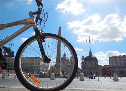Roma, la carica delle bici che piace agli arabi. Un pass anche per la Raggi