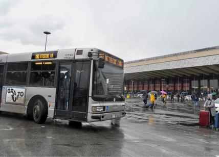 Scontro tra due bus Atac in piazza dei Cinquecento: tre passeggeri feriti