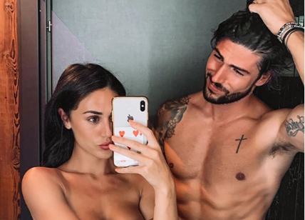 Cecilia Rodriguez e Ignazio Moser nudi allo specchio su Instagram. FOTO