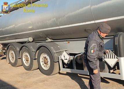 Un mare di diesel dall'Est Europa a Roma: 2 arresti della Finanza sul Gra
