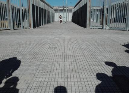 Rimpatri Ponte Galeria, chiusi 4 settori del centro: 28 migranti liberati