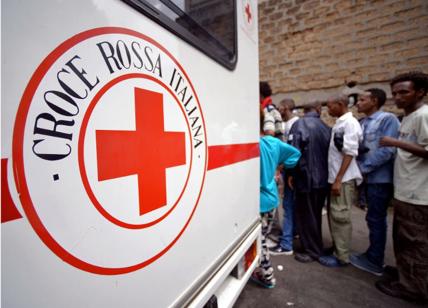 Migranti, emergenza Croce Rossa: centri accoglienza chiusi e licenziamenti