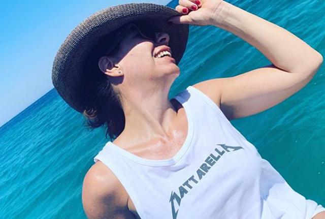 Geppi Cucciari con la maglietta dedicata a Mattarella (Instagram) Geppi Cucciari con la maglietta dedicata a Mattarella (Instagram)