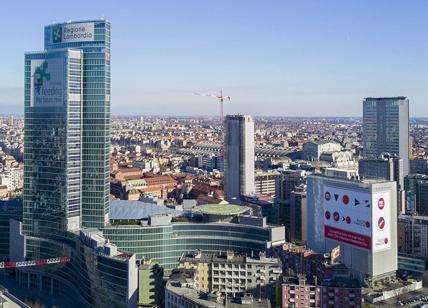 Palazzo Lombardia si illumina di blu per i diritti dei minori