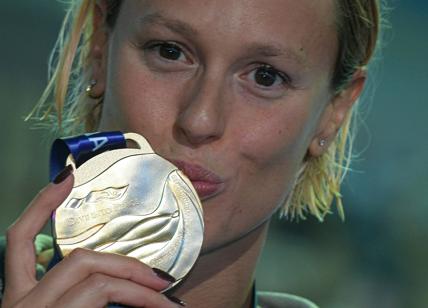 Federica Pellegrini vince le Olimpiadi... tra le lenzuola. Video