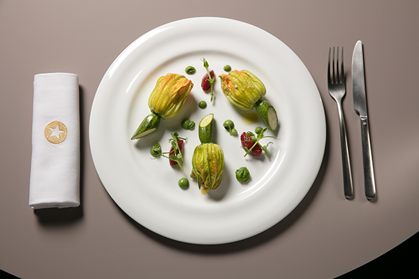 Fiori di zucca al vapore, ricotta chutney di pomodoro, pesto di basilico (Ph ClaudiaCastaldi) Fiori di zucca al vapore, ricotta chutney di pomodoro, pesto di basilico (Ph ClaudiaCastaldi)