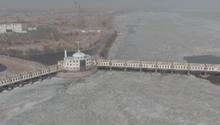 Cina, temperature troppo alte: il ghiaccio sul fiume Giallo si scioglie