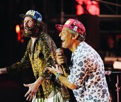 JOVA BEACH PARTY, TAPPA A OLBIA CON FIORELLO E SALMO