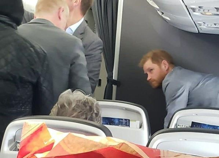 Harry sul volo di linea Roma-Londra: passeggeri increduli-Royal Family news