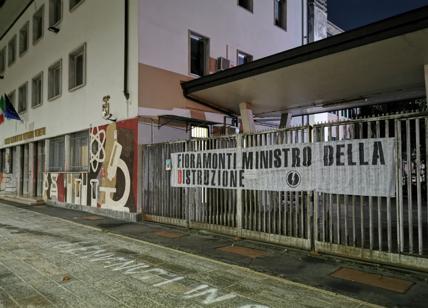 Scuola, striscioni in tutta Italia: "Fioramonti ministro della distruzione!"