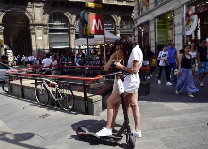 Milano, allarme monopattini e bici per gli incidenti