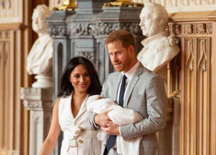 Royal baby, Meghan Markle e Harry nella bufera: la dura accusa. ROYAL BABY NEWS